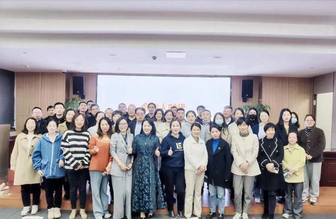 开云体育 开云官网摩方律所高飞律师送法进常州市代理记账行业协会(图5)
