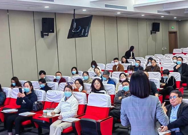 开云体育 开云官网摩方律所高飞律师送法进常州市代理记账行业协会(图3)