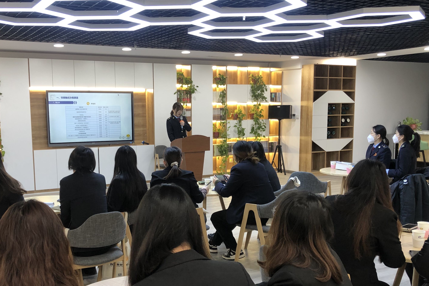 开云 开云体育平台历城税务：春风入企优服务 精诚共治聚合力_泉城新闻_大众网(图2)