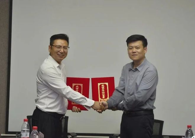 名人汇客厅与河南君略咨询签约两千万战略合作 助力民营企业发展开云体育 开云平台(图1)